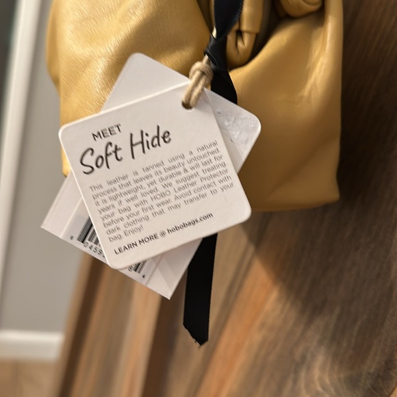 HOBO Adalyn Crossbody - Picture 9 of 13